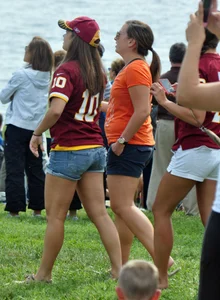 3 Washington friends in short shorts