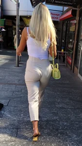 Street Candid Blonde With an Amazing Big Butt Creepshots