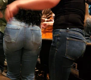 Ebony college girl with perfect bubble ass in jeans