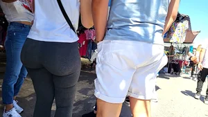 Hot big bubble ass in grey leggings