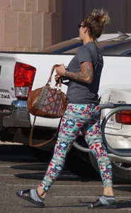 Candid girls in leggings and tights