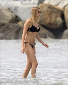 Two smoking hot beach babes in thongs bikinis