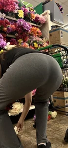 Petite chic w nice ass gobble in sweats‼️