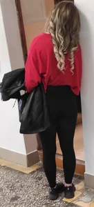 Nice teen candid college blonde girl's ass in leggings