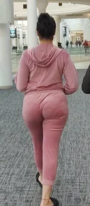 Jiggly mall Ass