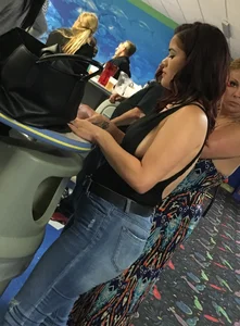 Thick brunette in tight jeans and showing some side boob
