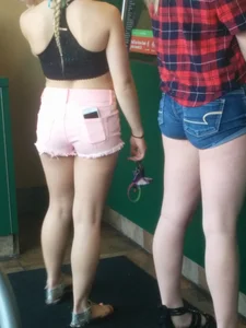 Stocky Chubby Girls in Shorts Restaurant Creepshots