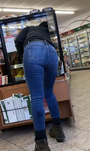 Cute brunette all up in donut box so I capped her donut hole!