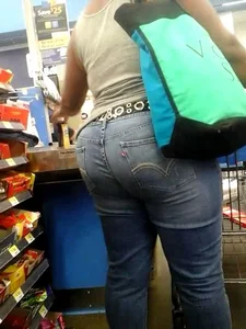 Fat ebony ass in tight jeans at Walmart