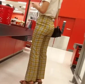 Skinny candid blonde lady with a sexy ass in tight yellow patterned pants