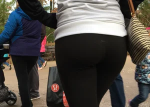 Christmas store girl with a nice booty in leggings with vpl