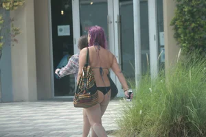 Candid Florida beach and bikini girls
