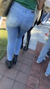 Tight jeans Latina great ☀️