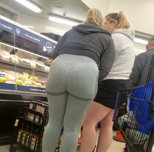 BUBBLE BOOTY twins