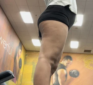THICK LATINA TINY BLACK SHORTS