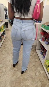 ABSOLUTE GORGEOUS EBONY FAT ASS w/ nice pedi