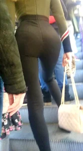 Sexy Big Booty in Tight Pants on the Subway Escalator