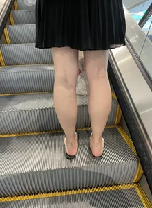 Candid girls ass, legs and feet collection