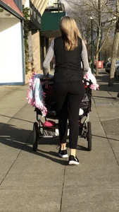 Blonde mom has a fat rump