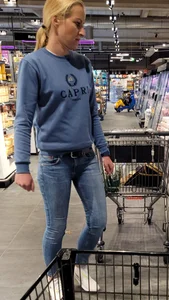 Blonde Candid Girl in Jeans at the Supermarket Creepshots