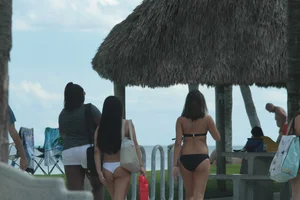 Group of Florida bikini babes and a sexy Asian busted