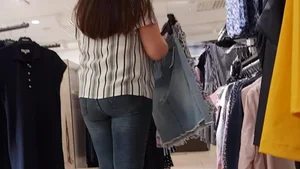 Thick girl shopping in tight jeans with a decent ass