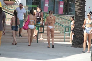 Sexy Florida beach bikini girls
