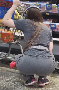 Slim Thick Pawg Brunette In Grey Sweats VPL