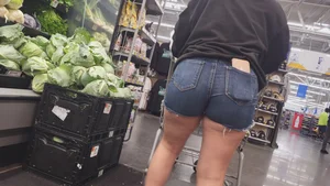 Thirst Trapping Lil Latina MILF in cutoff shorts