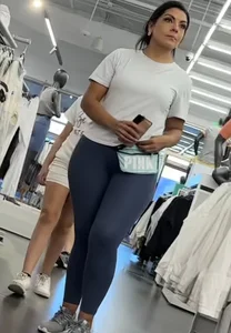Mills brunette (bonus Latina milf)