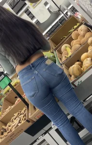 Really Oblivious Latina milf let me get all the angles