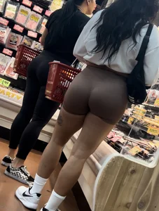 Asian hottie showing off her amazing ass at Trader Joe’s (OC)