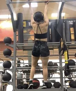 Big booty in legging shorts a must see!