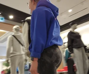 Brunette juicy ass Lululemon worker