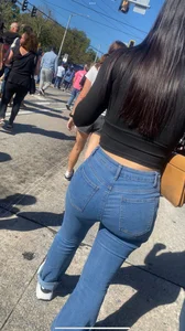Sexy Latina in tight jeans w| bubble