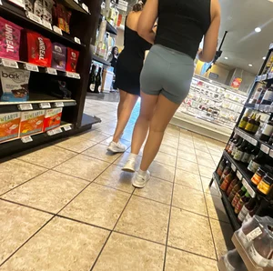 White girl bubble shape ass