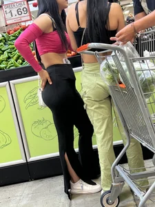 Petite Colombian bubble in flares .