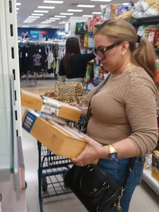 SEXY A$$ beautiful OBVLIOUS latina MATURE milf gave me a show!