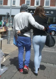 Girl in tight jeggings with vpl
