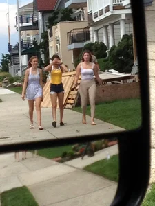 Couple teens walking in shorts and leggings