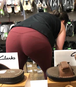 MILF in red leggings bends for the camera