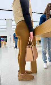 Blondie Showing off in Tan leggings