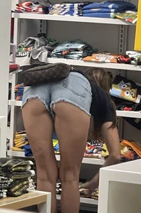 Supermarket milf in jean mini shorts bendovers creepshots