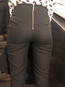 Girl in Black Pants Subway Creepshot on the Escalator - Hot Ass