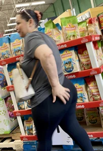 PAWG milfs in tight jenas and leggings