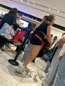 HOT LULULEMON EMPLOYEES + ( ASIAN )