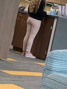 Hot booty in tight pants creepshots