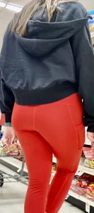 Chic in red leggings‼️