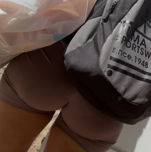 Big ass of blonde girl in leggings, do you like a facesitting of her?