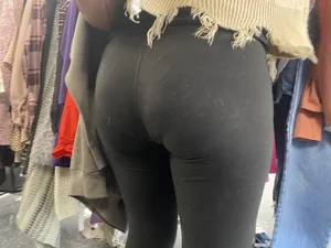 HOT VPL on sexy ass shopping in leggings! (OC)